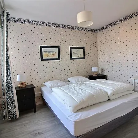 Annonce Professionnelle. Grand Face Au 4ème étage, 3 Chambres, Avec Wifi