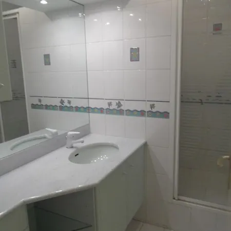 Annonce Professionnelle. Grand Face Au 4ème étage, 3 Chambres, Avec Wifi *